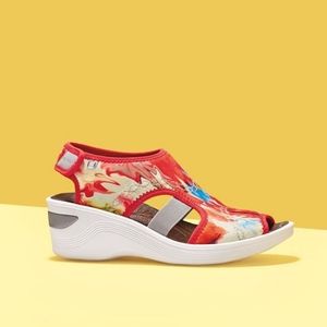 COPY - BZees multi color shoes like brand new great comfort I only wore them on…